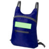 En el frontal de la mochila